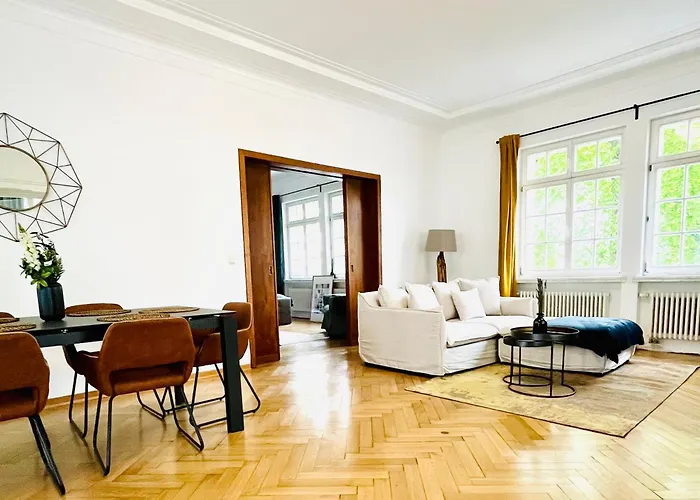 Luxusapartment Im Dichterviertel *garten*parkplatz*wifi* アパート エアフルト